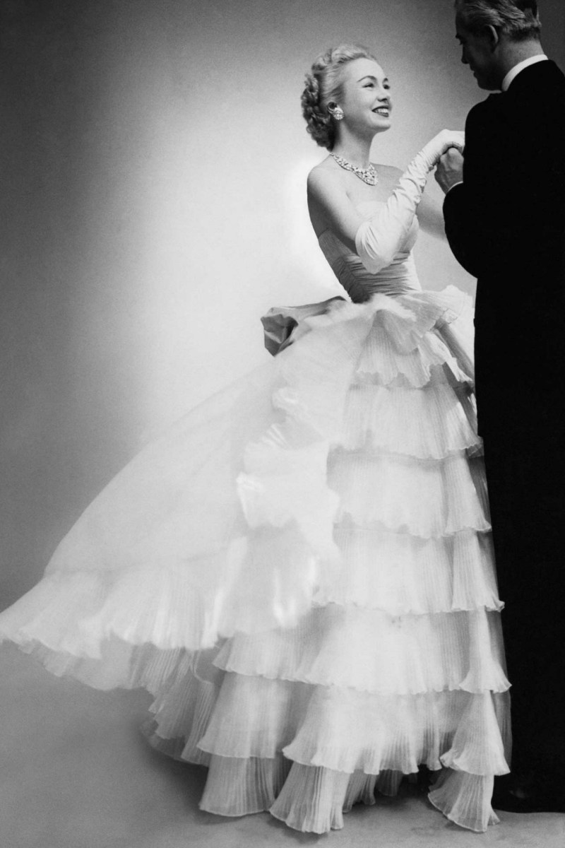 belle-of-the-ball-in-balenciaga-vogue-1951-photographer-unknown