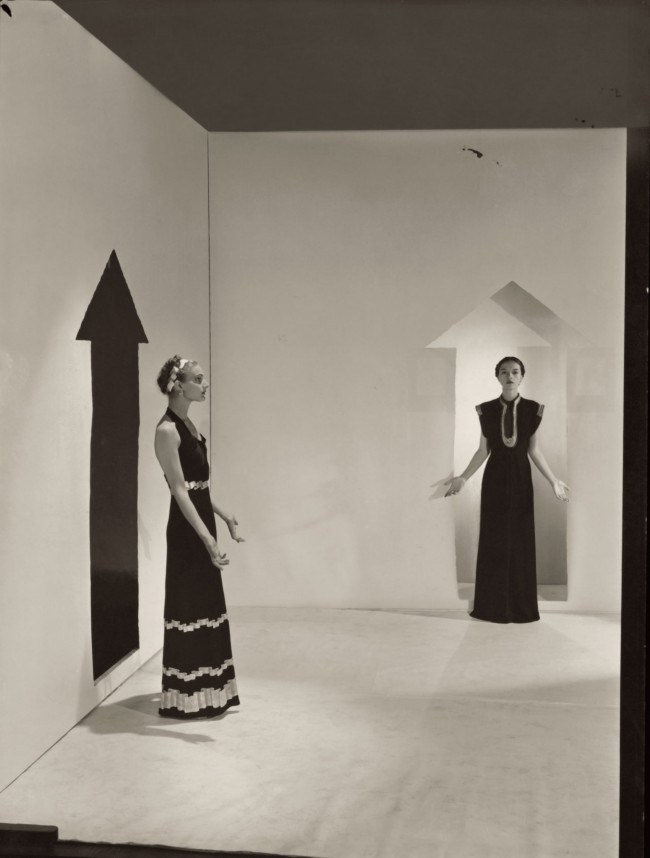 cecil-beaton-captures-models-in-schiaparelli-designs-from-1936
