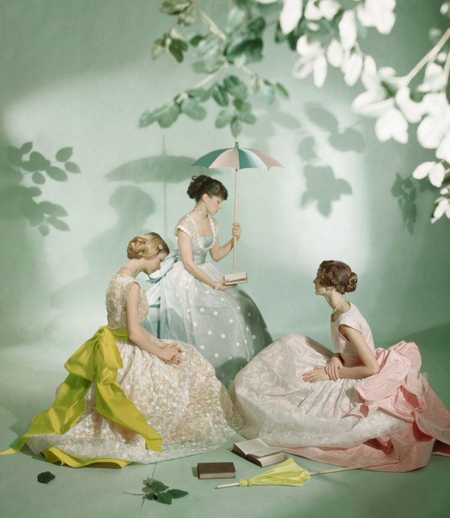 dressed-in-ladurc3a9e-macaron-colours-three-models-are-photographed-by-cecil-beaton-in-1948