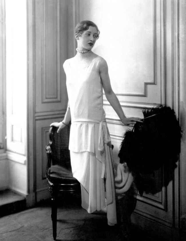 madame-varda-wearing-a-low-waisted-evening-dress-by-chanel-1924