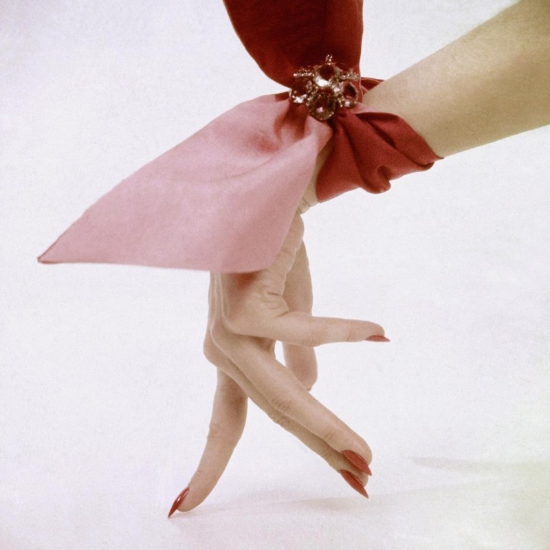 pink-wrist-scarf-photographed-by-clifford-coffin-in-1951