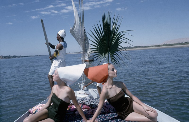 vogue-cruises-the-nile-shot-by-sante-forlano-in-1964
