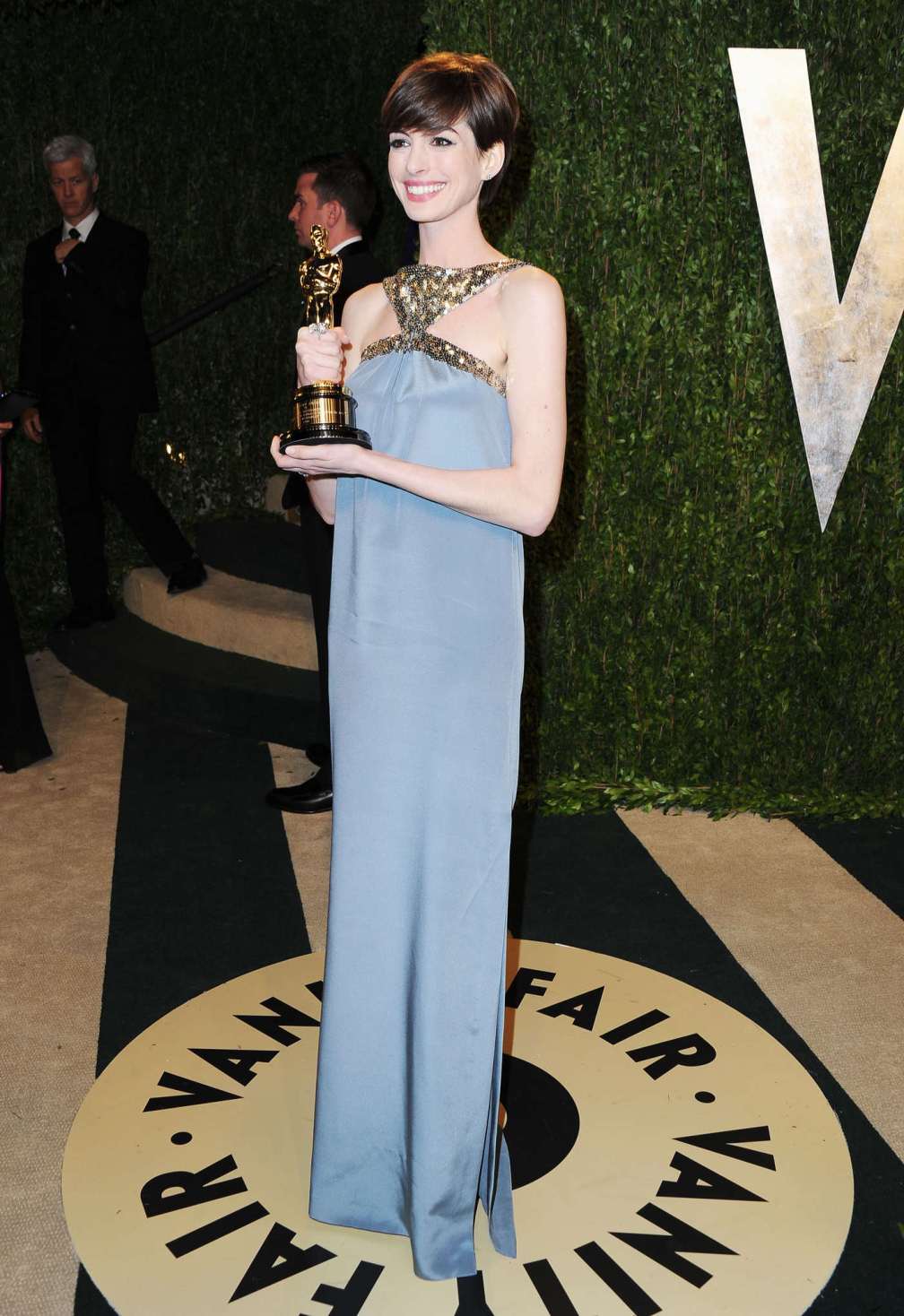 beautiful-dress-Anne-Hathaway-2
