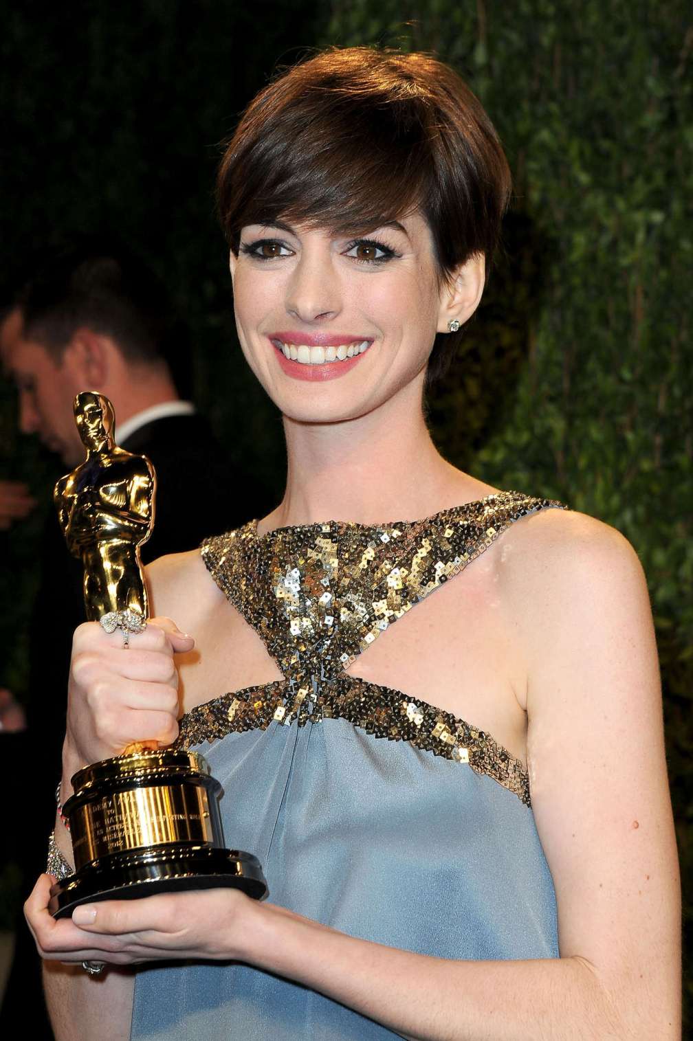 beautiful-dress-Anne-Hathaway-3