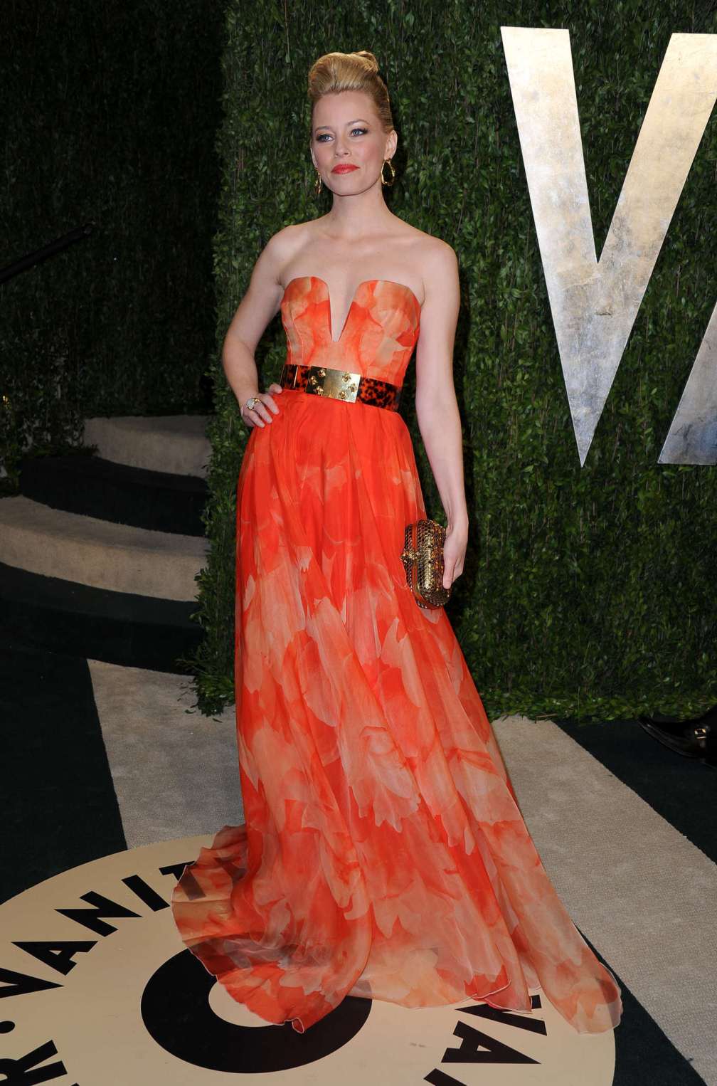 beautiful-dress-Elizabeth-Banks