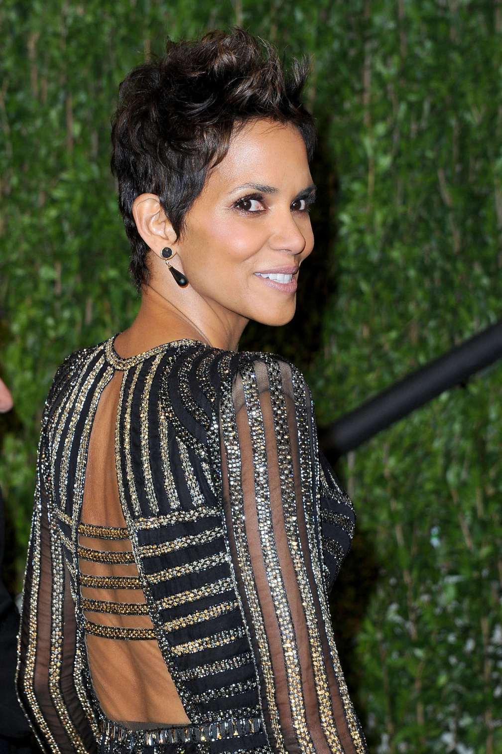 beautiful-dress-Halle-Berry-2