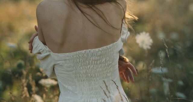 Обнажённые плечи — искусство летнего соблазна