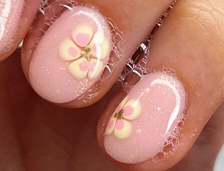 Летний манифест стиля: главные тренды маникюра 2025